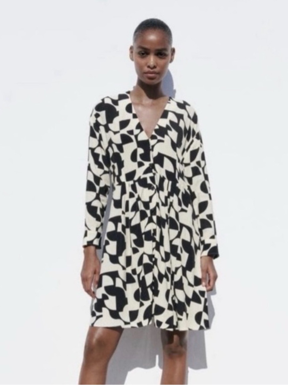 Zara Black and White Abstract V-Neck Long Sleeve Dress